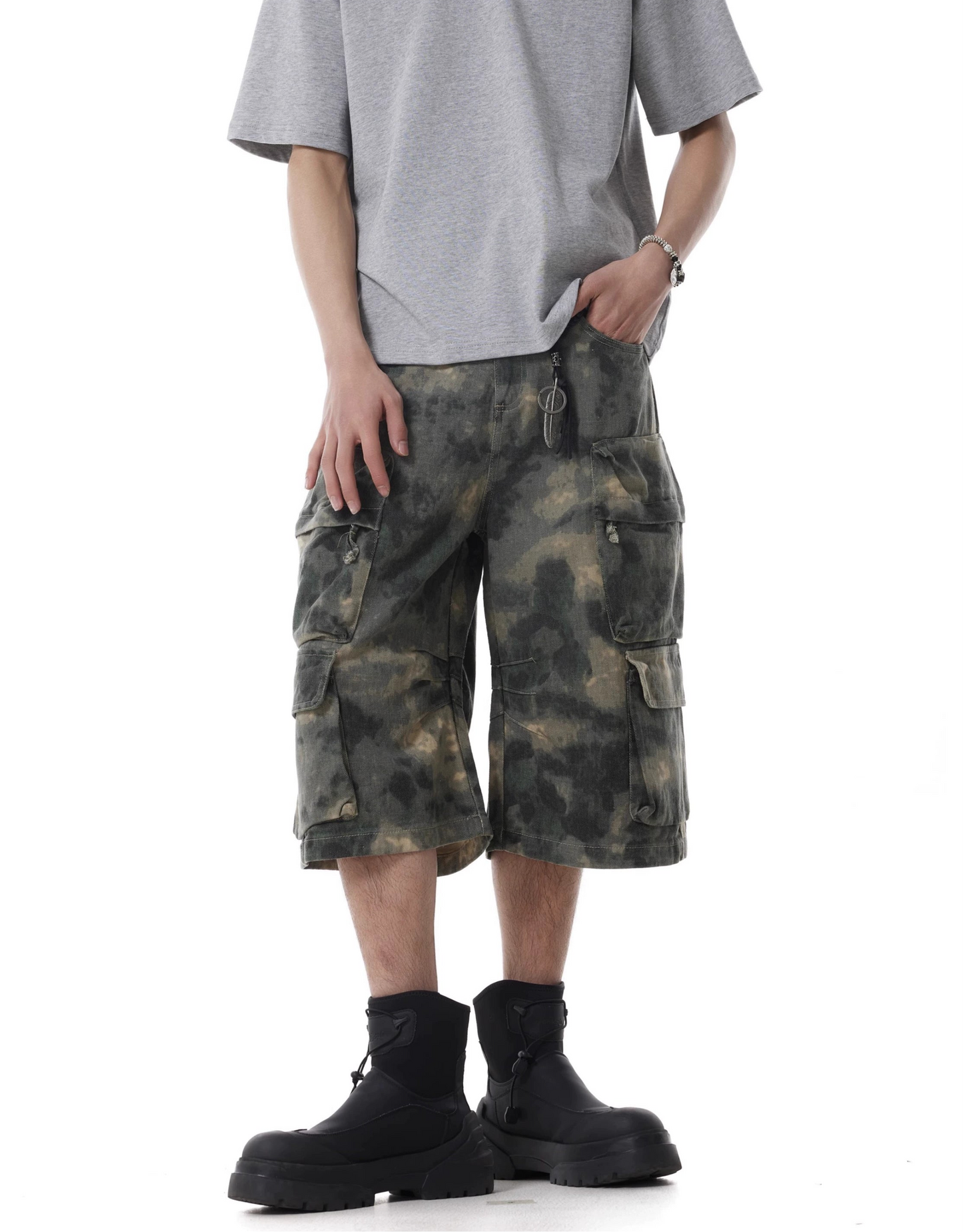 TJ10138 Baggy Oil Paint Camo Shorts